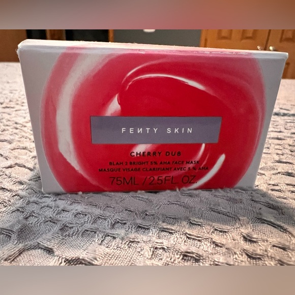 FENTY CHERRY DUB BLAH 2 BRIGHT 5%
AHA FACE MASK - Picture 2 of 7